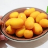 Comiendo un kumquat