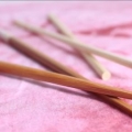 Recoge tu cabello con palillos