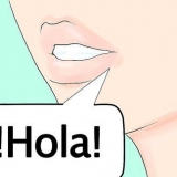 Decir hola en español