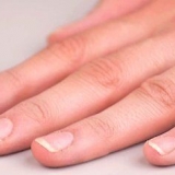 Poner uñas de gel con tips