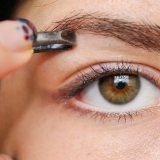 Aplicar maquillaje en ojos pequeños