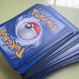 Jugando con cartas de pokémon