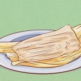 Comiendo tamales