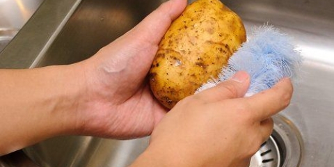 Cocinar papas en una olla a presión