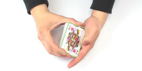 Hacer trucos de magia con cartas