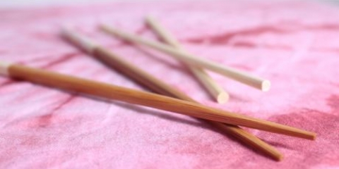 Recoge tu cabello con palillos