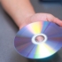 Reparación de un cd con pasta de dientes